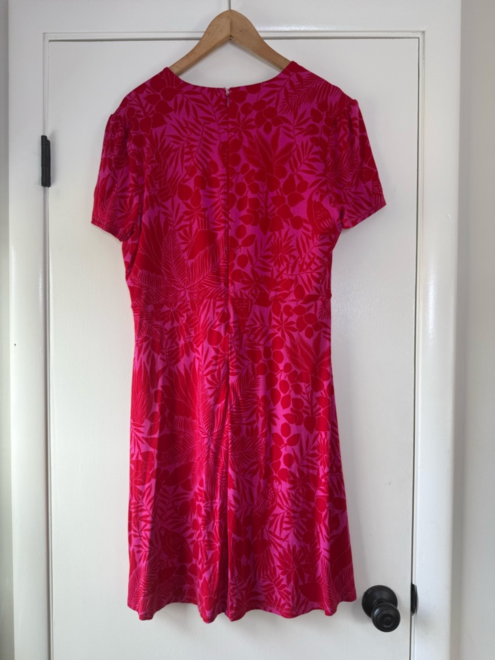 Hobbs Ann Floral Bird Jersey Dress Red Pink Short Sleeve Fit & Flare Size 12 - Picture 11 of 13
